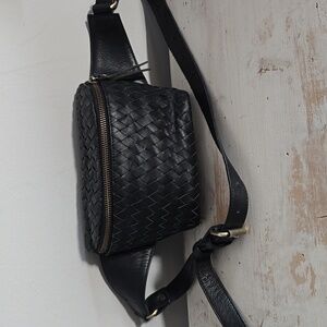 MANDRN Woven Leather Crossbody Fanny Pack In Black
